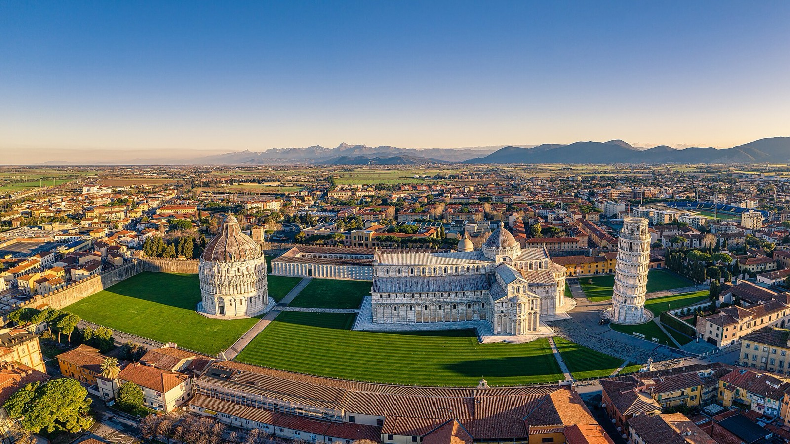 Piazza dei Miracoli — Pisa