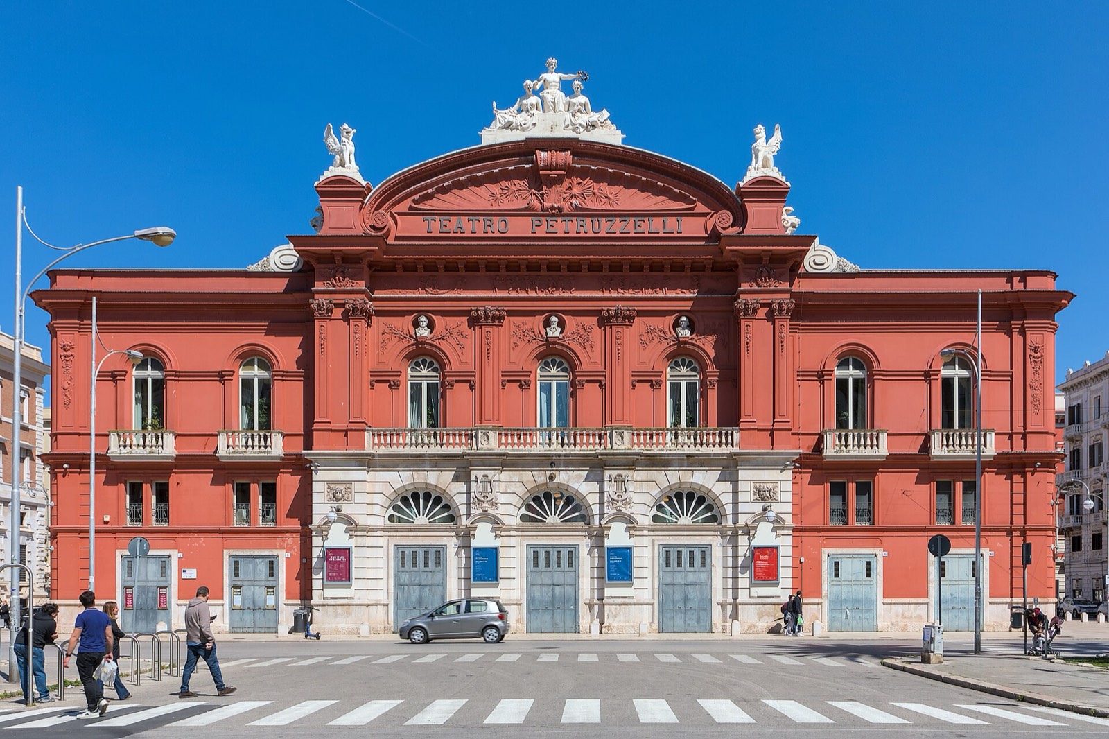 Teatro Petruzzelli — Bari