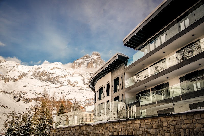 Hotel to Piolet — Cervinia