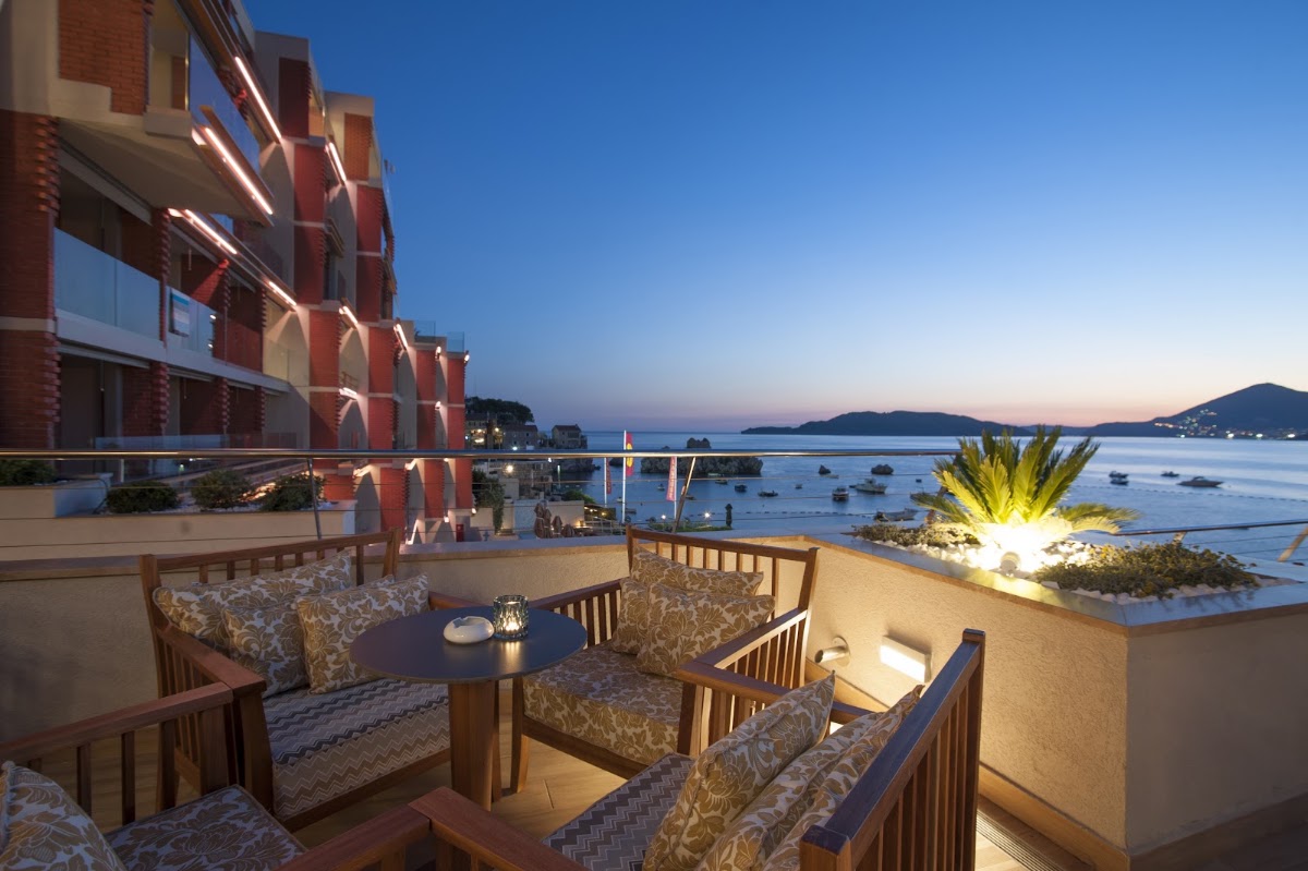 Maestral Resort & Casino