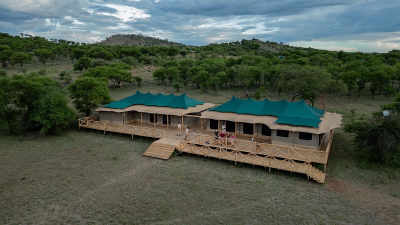 Signature Serengeti Luxury Tented Safari Camp — Serengeti