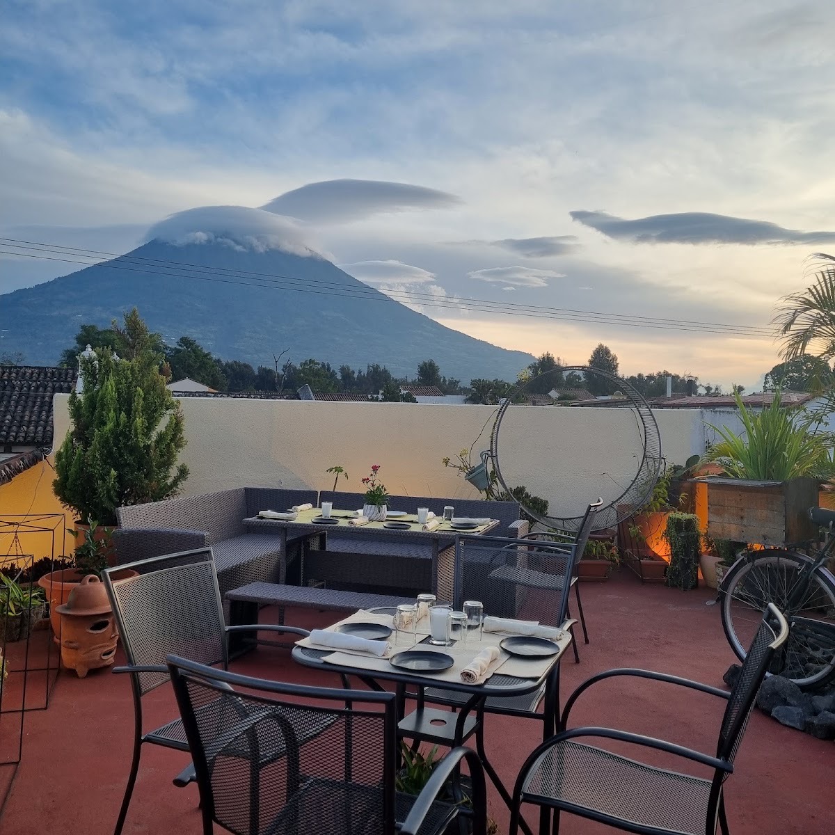 27 Adentro — Antigua Guatemala