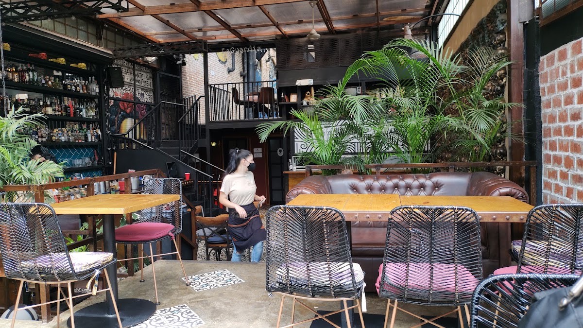 BELISARIO / BAR / RESTAURANTE / EL POBLADO / PROVENZA — Medellín