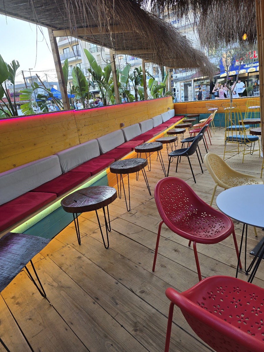 Bermuda Lounge Bar — Ksamil