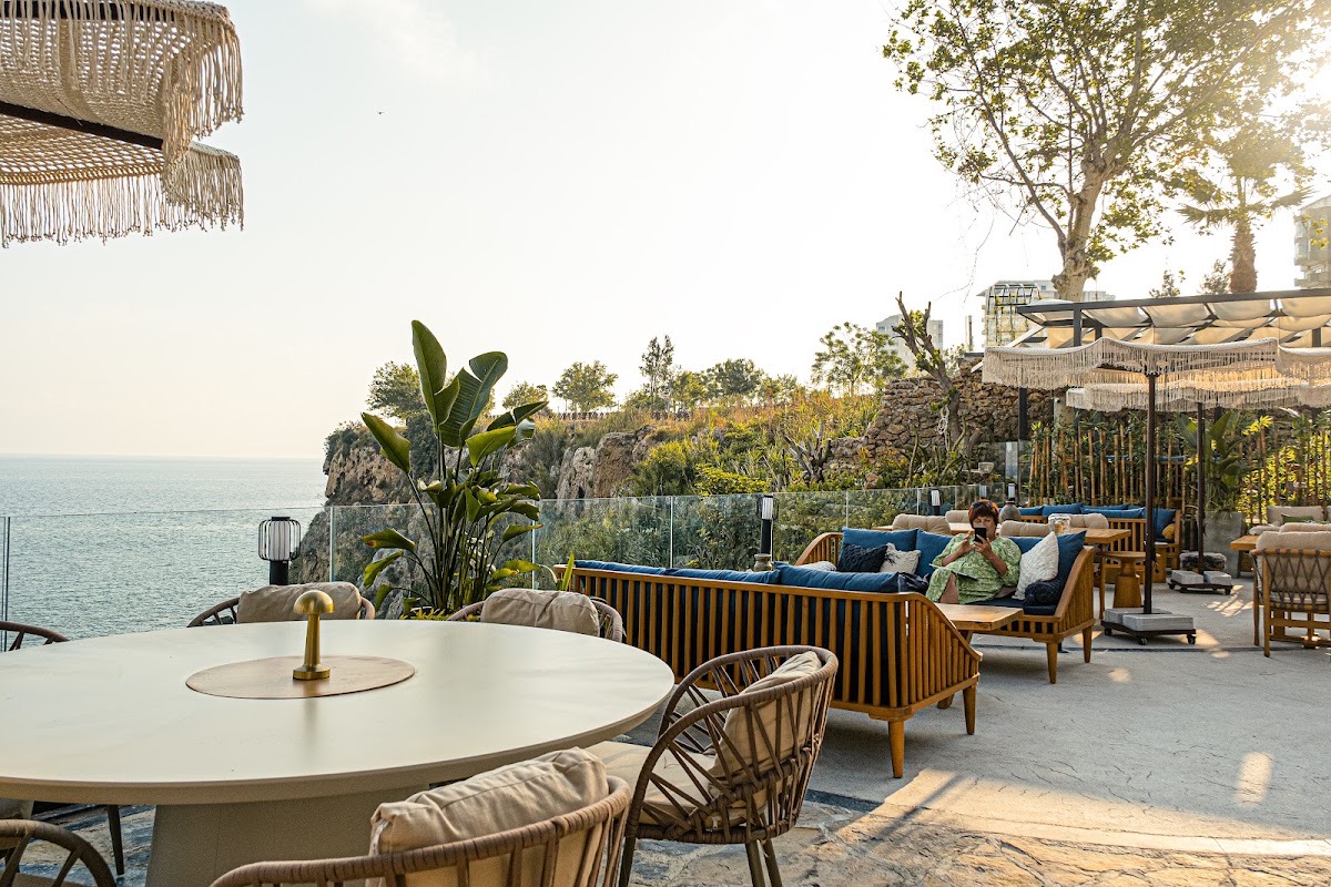 La'Vera Restaurant & Bar — Antalya · Lara Beach