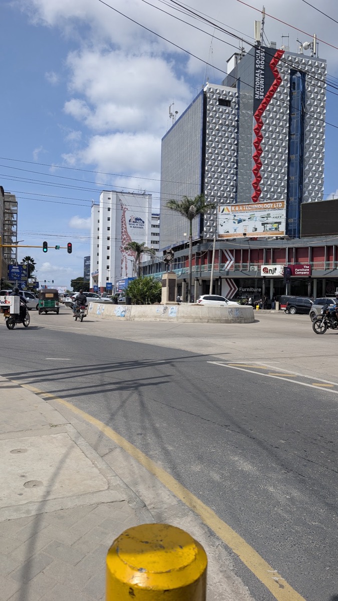 Askari Monument (Mnara wa Askari) — Dar es Salaam