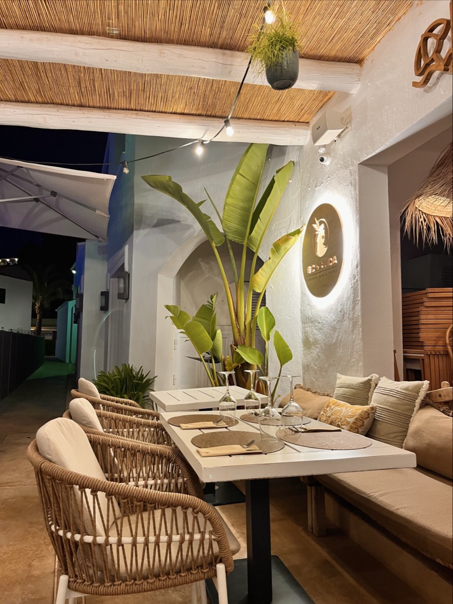 Bona Vida Menorca Lounge Restaurant & Cocktail Bar — Cala Galdana · Menorca