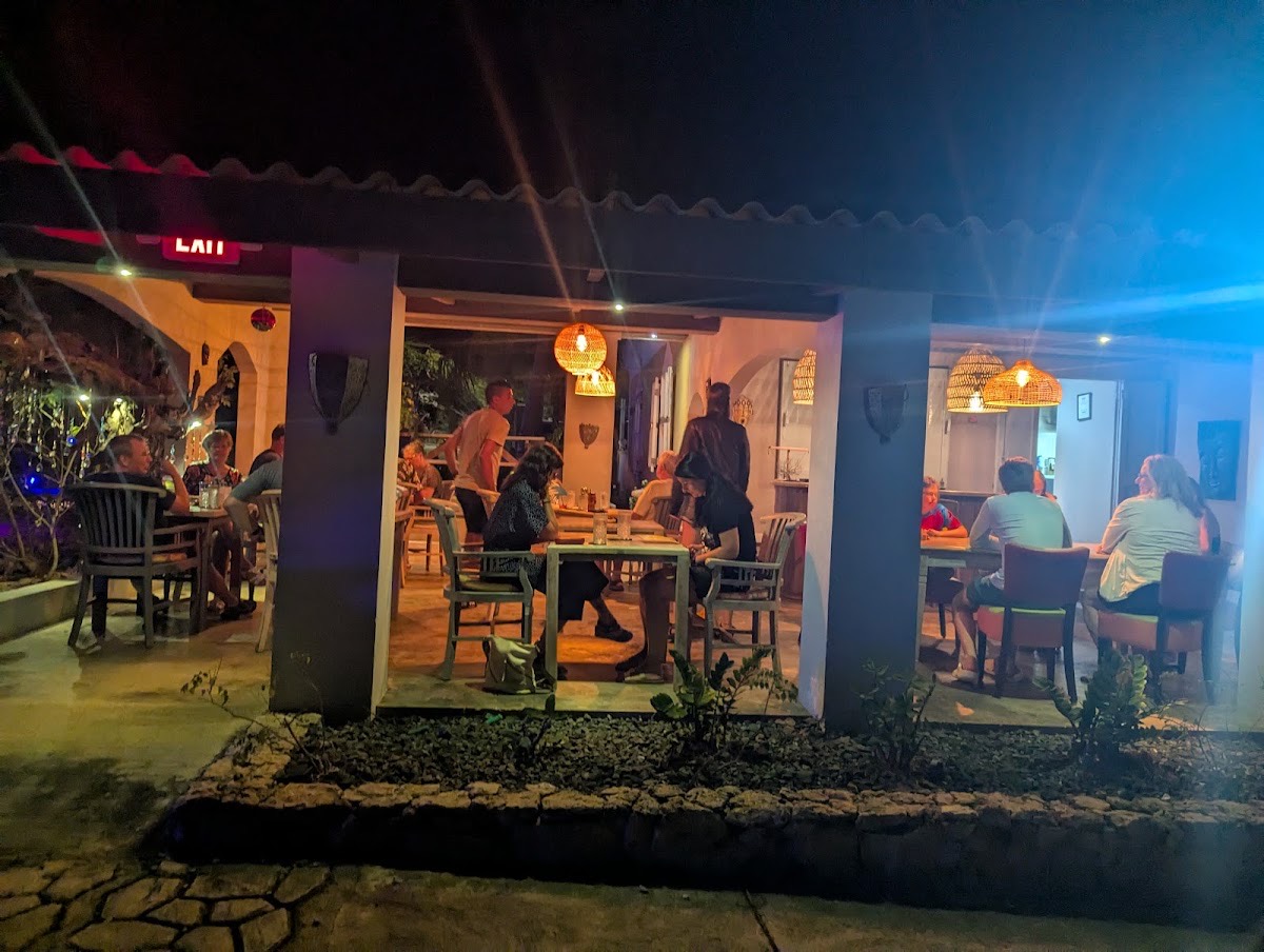 Isabelle Off The Beach — Willemstad