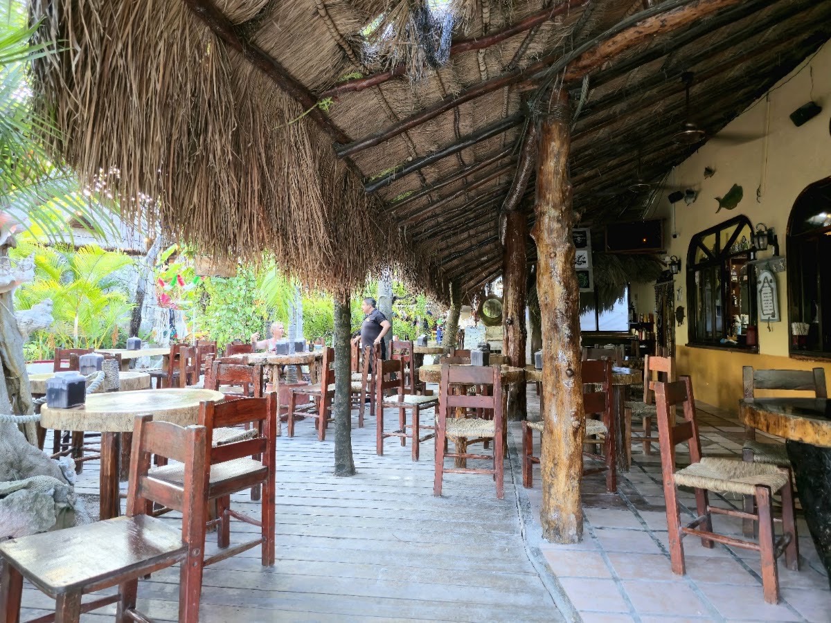 La Cueva del Pescador — Akumal