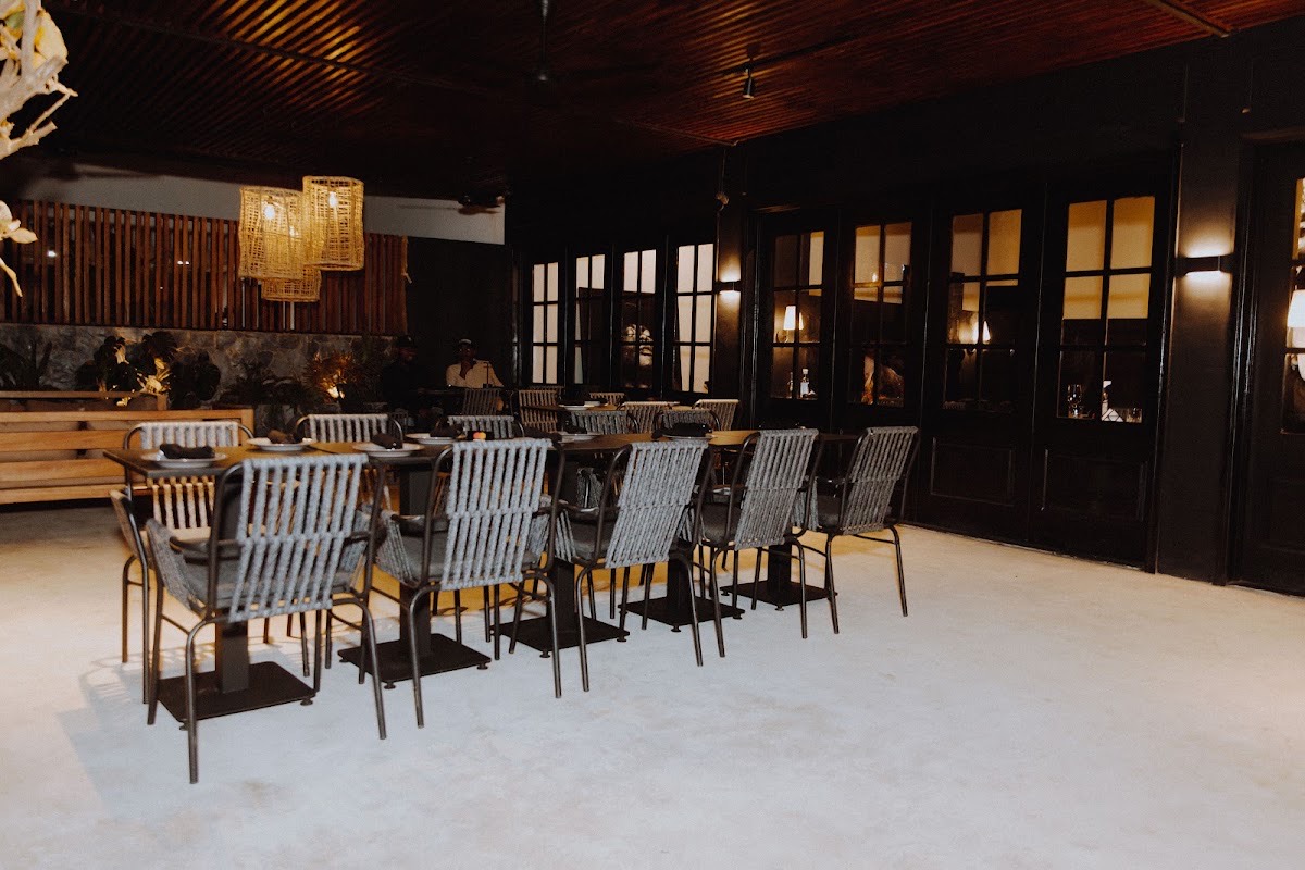 Le Petit Oiseau — Accra