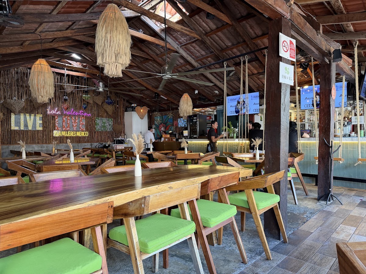 Lola Valentina — Isla Mujeres