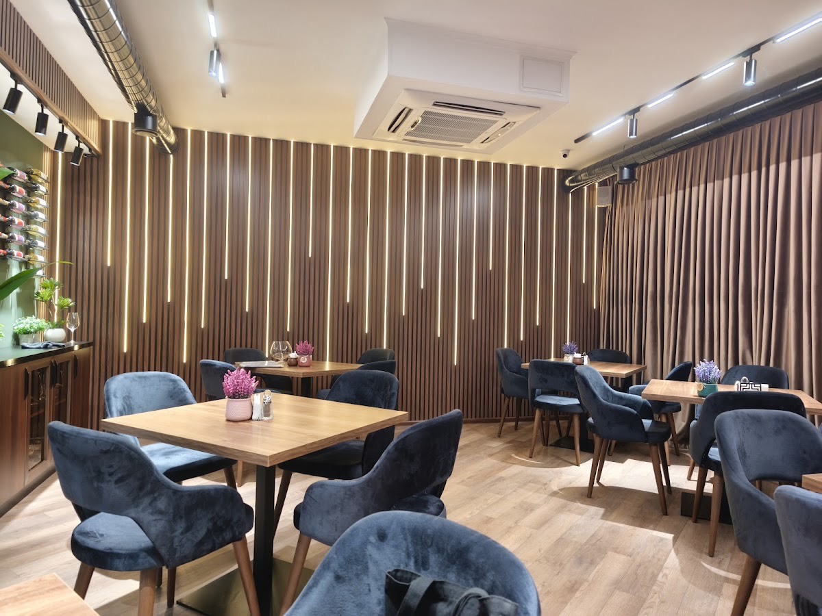 Mirans Restaurant & Hotel — Sewan