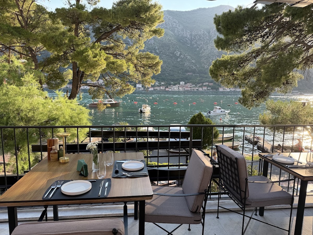 Moments Restaurant — Kotor
