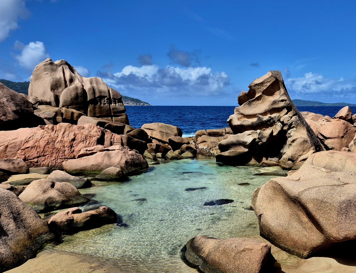 Natural rock pool — La Digue