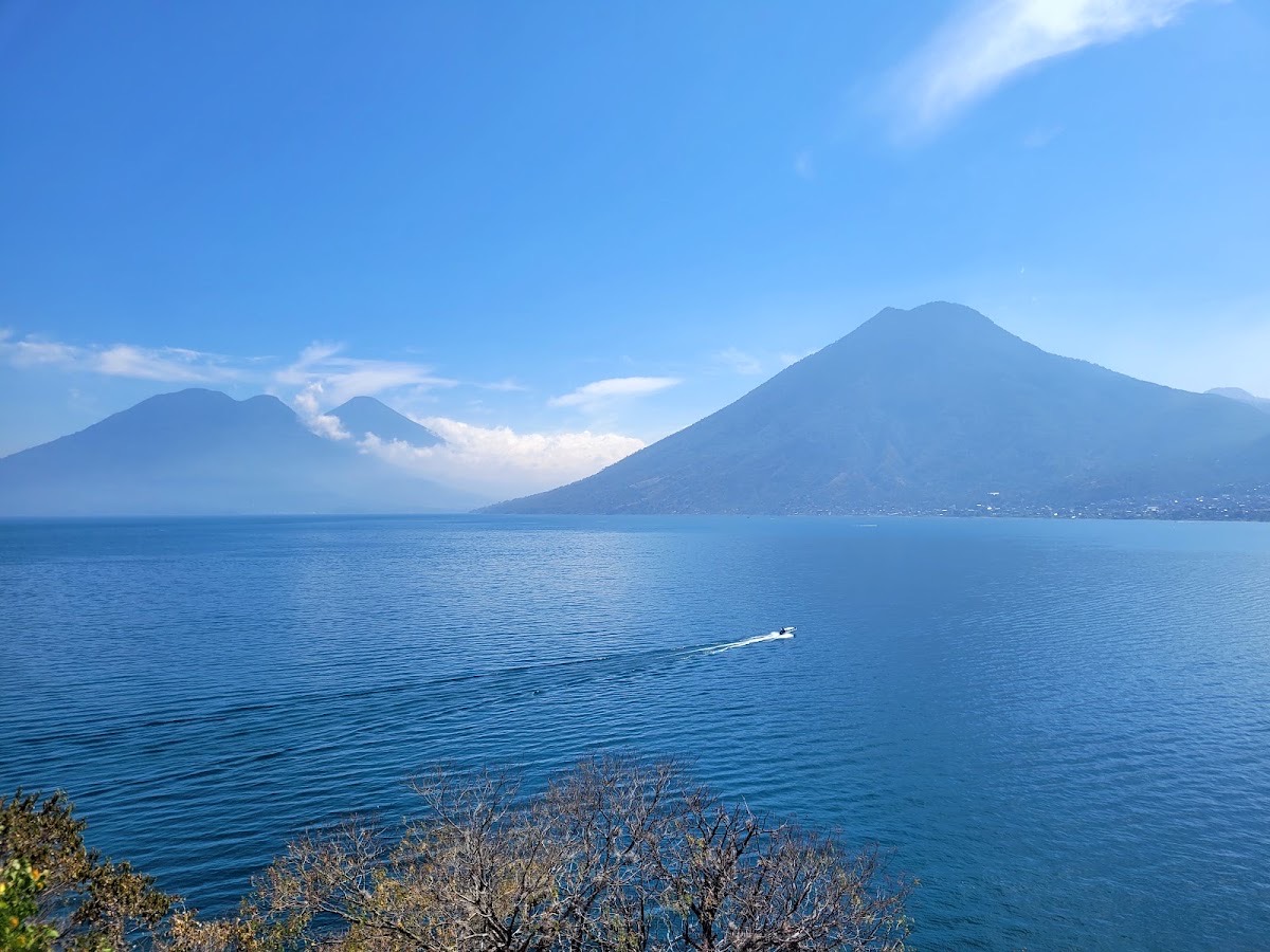Reserva Natural Cerro Tzankujil — Lago Atitlán