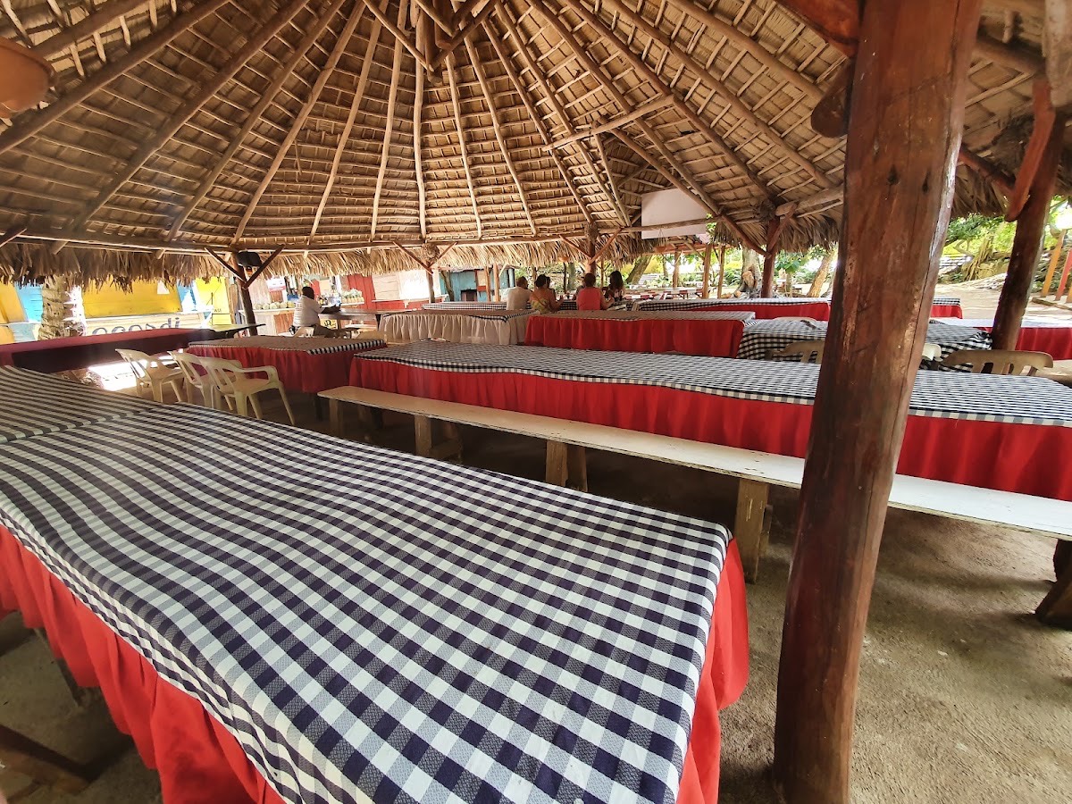 Restaurant-Bar Moreno & Ruth, cayo levantado. “(Isla bacardi)” en Samaná — Samaná