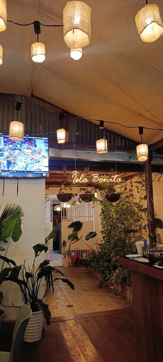 Restaurante Isla Bonita — Flores & Tikal