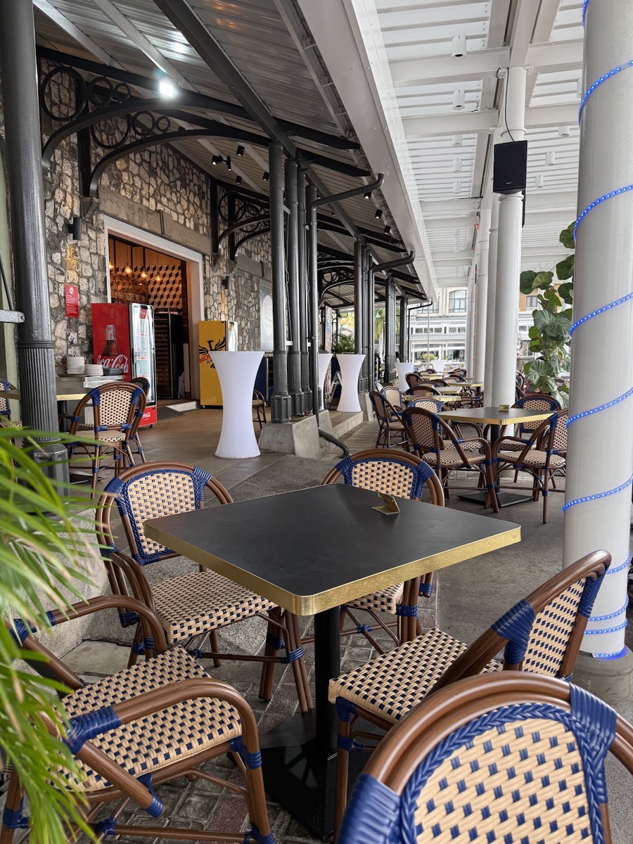 Riva Waterfront Restaurant & Lounge — Port Louis