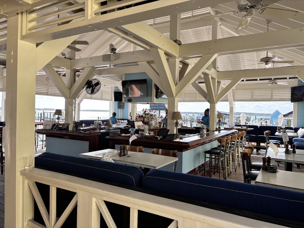 Rooster Tail Bar & Grill — Harbour Island