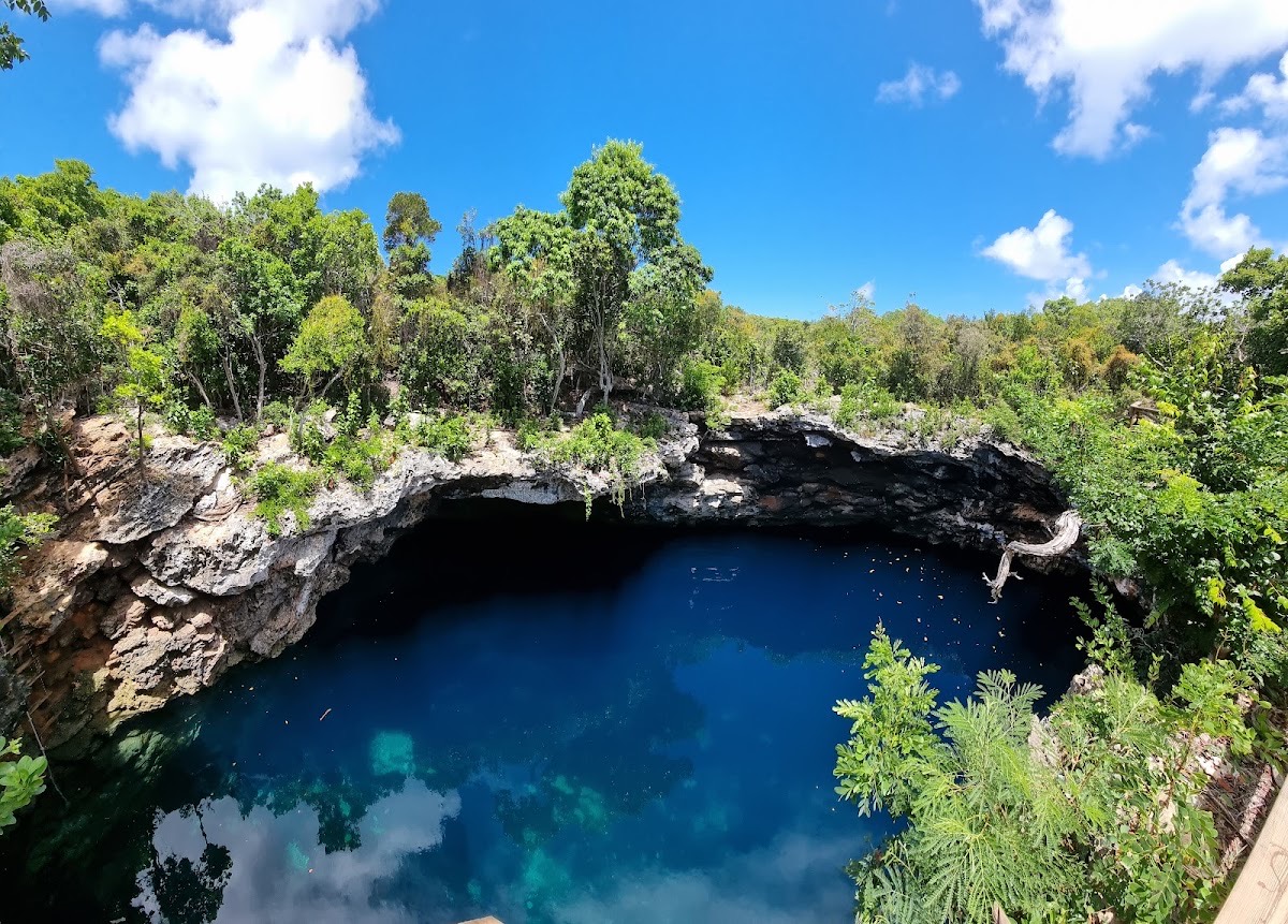Sapphire Blue Hole — Harbour Island