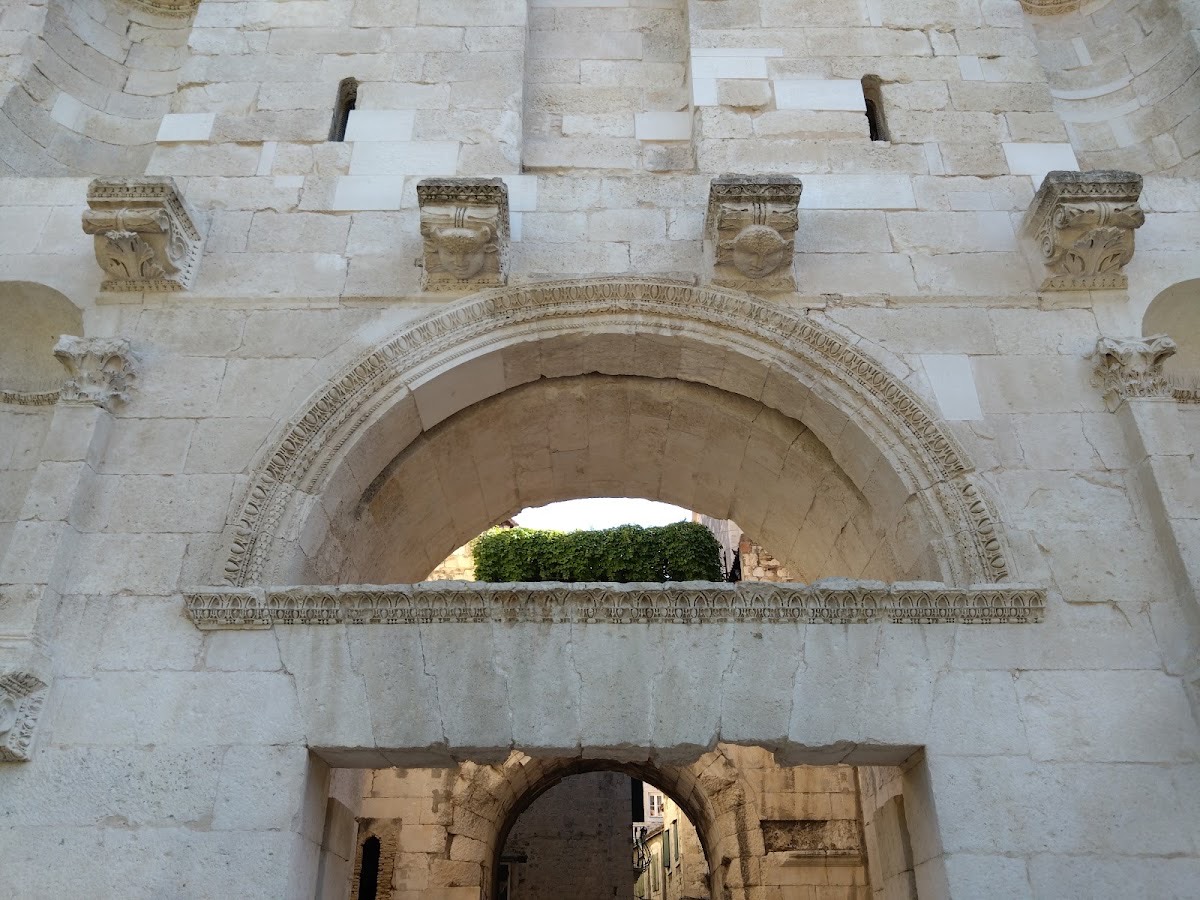 Split Golden Gate — Split