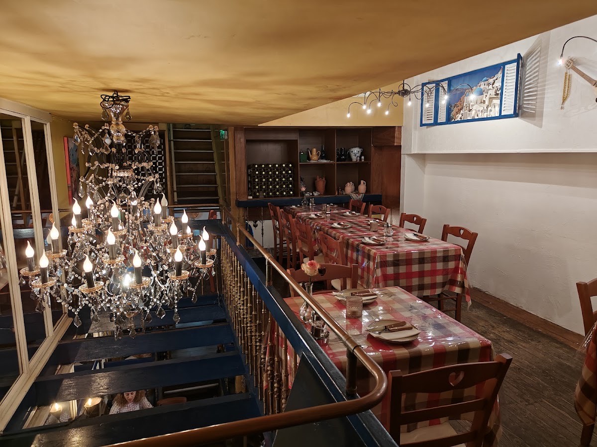 Taverna Ouzomezes — Den Haag