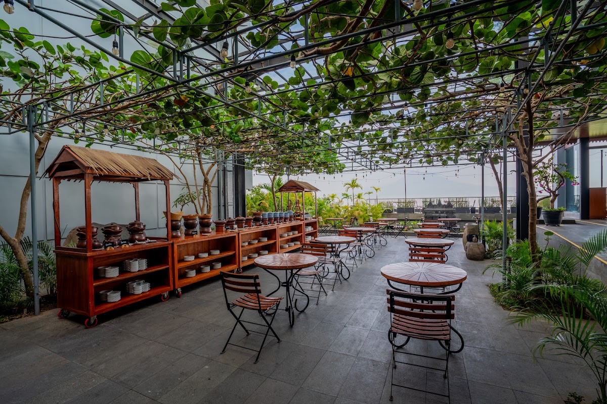 The Tree Restaurant Yogyakarta — Yogyakarta