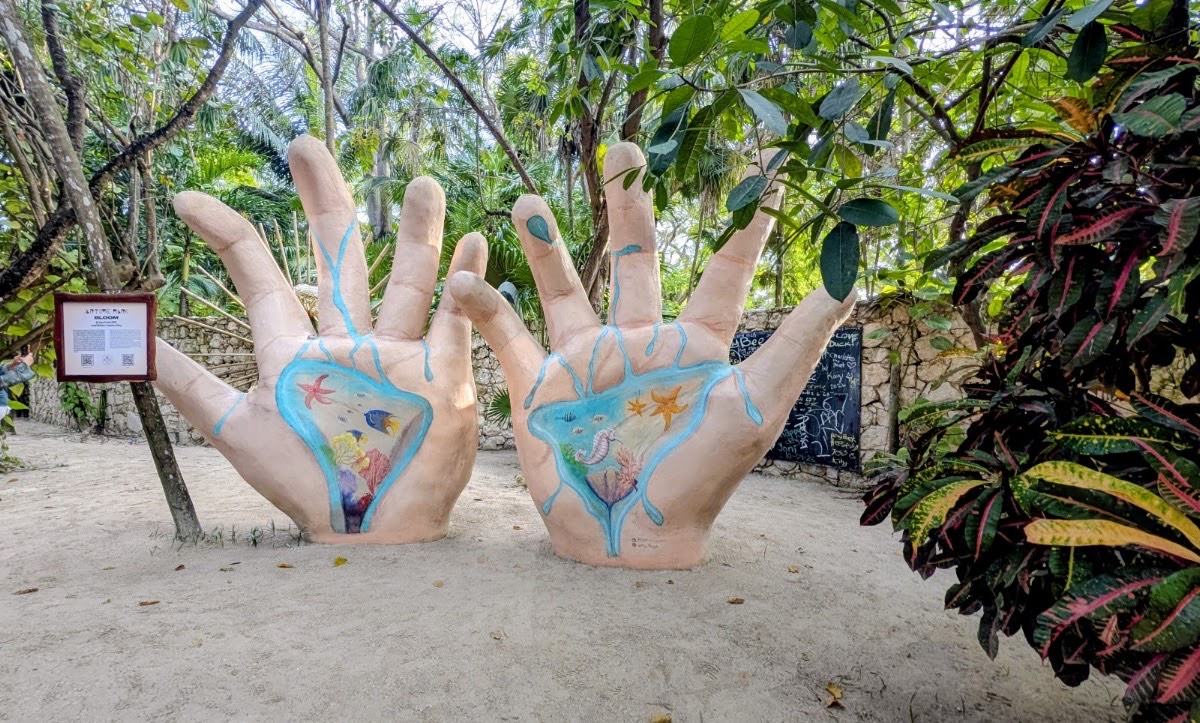 Tulum Wooden Sculpture - Daniel Popper