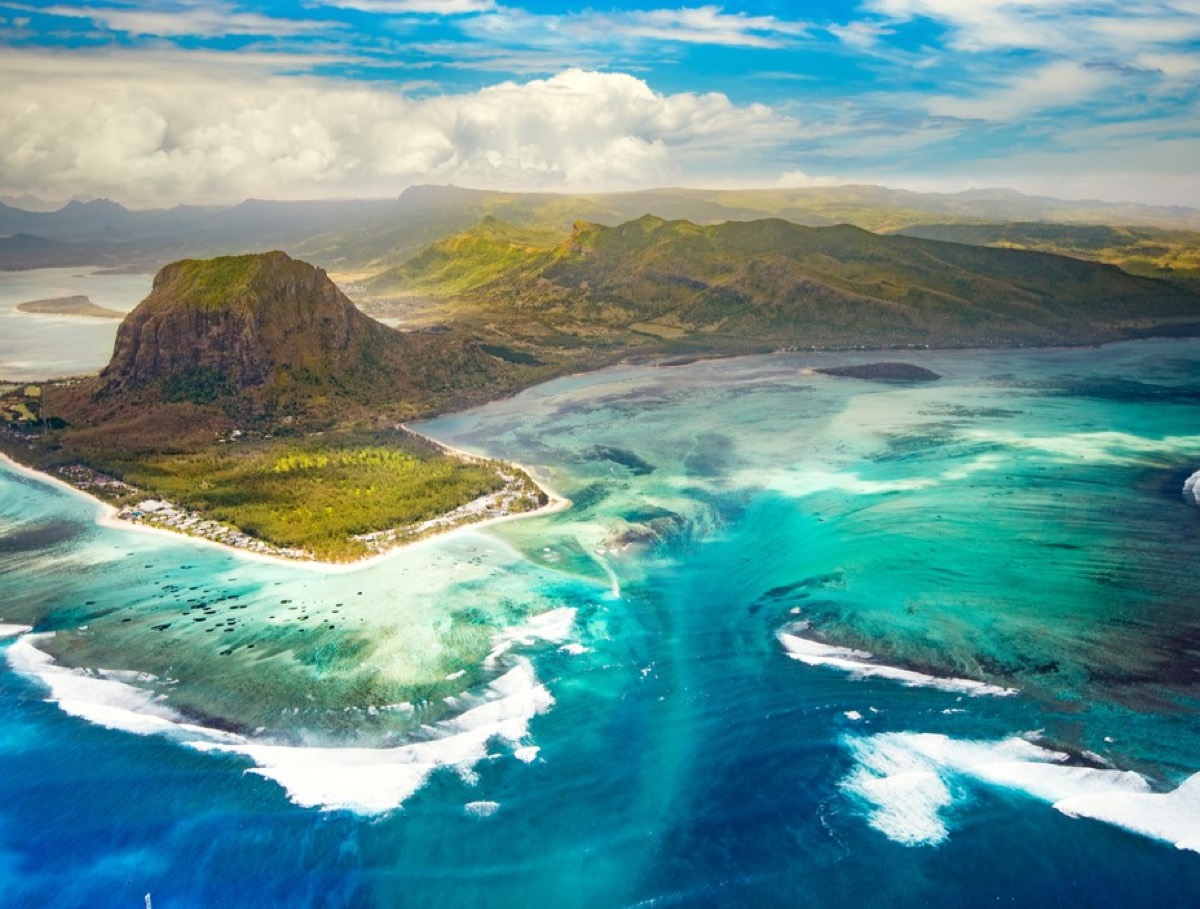 Underwater Waterfall Mauritius with LagoonFLIGHT