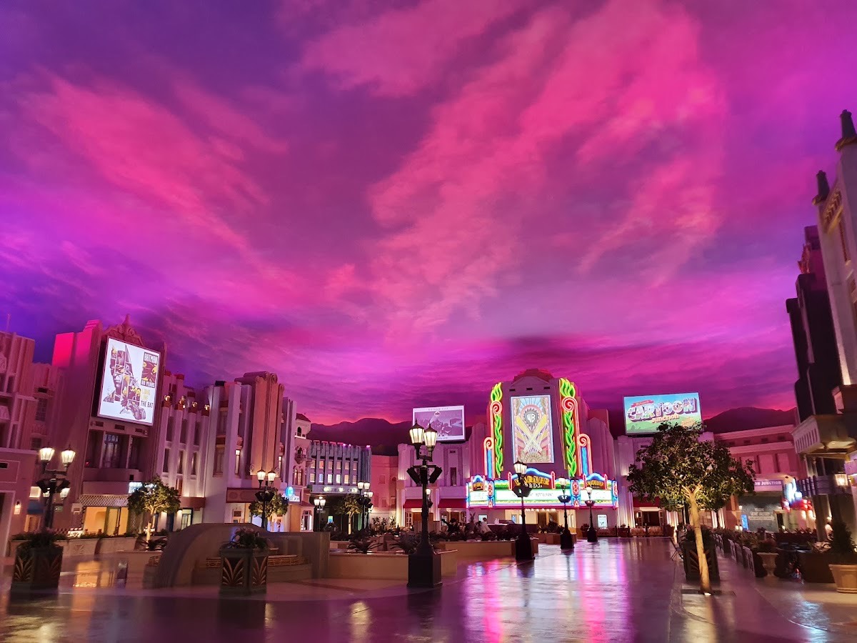 Warner Bros. World™ Yas Island, Abu Dhabi — Abu Dhabi