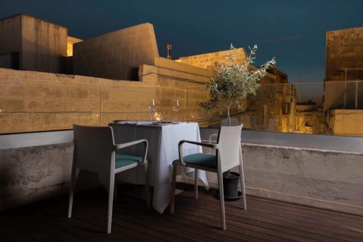 Yana's — Mdina