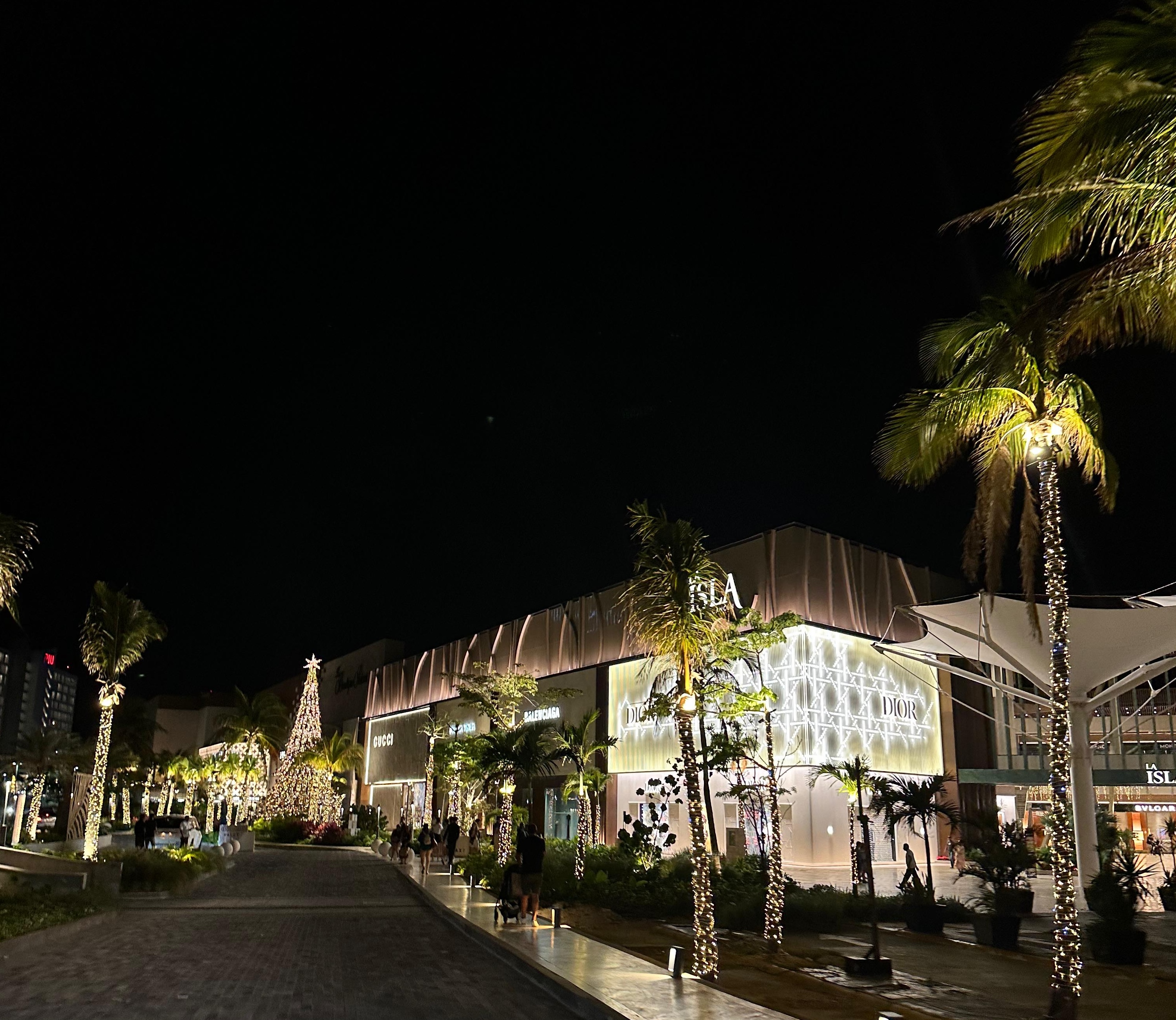 La Isla — Shopping Village